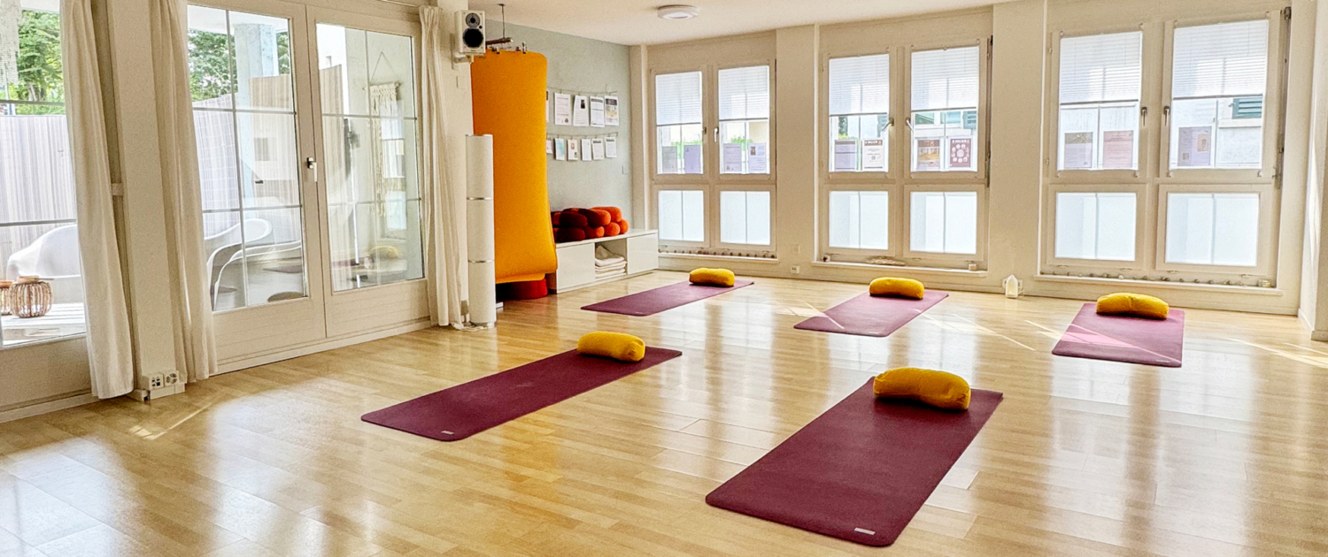 Indoor Power Yoga Kursraum im Ruum8 in Wädenswil Indoor Power Yoga Kursraum im Ruum8 in Wädenswil
